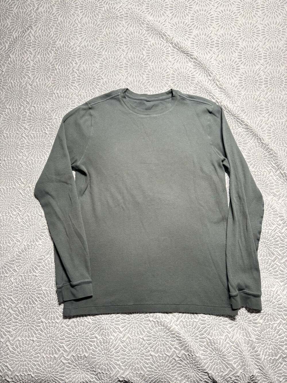 Vuori Thermal Long Sleeve Crew Size L Grey/Light Green Waffle Knit Shirt